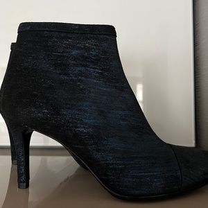 Made in Italy kitten heel navy/black stretch bootie